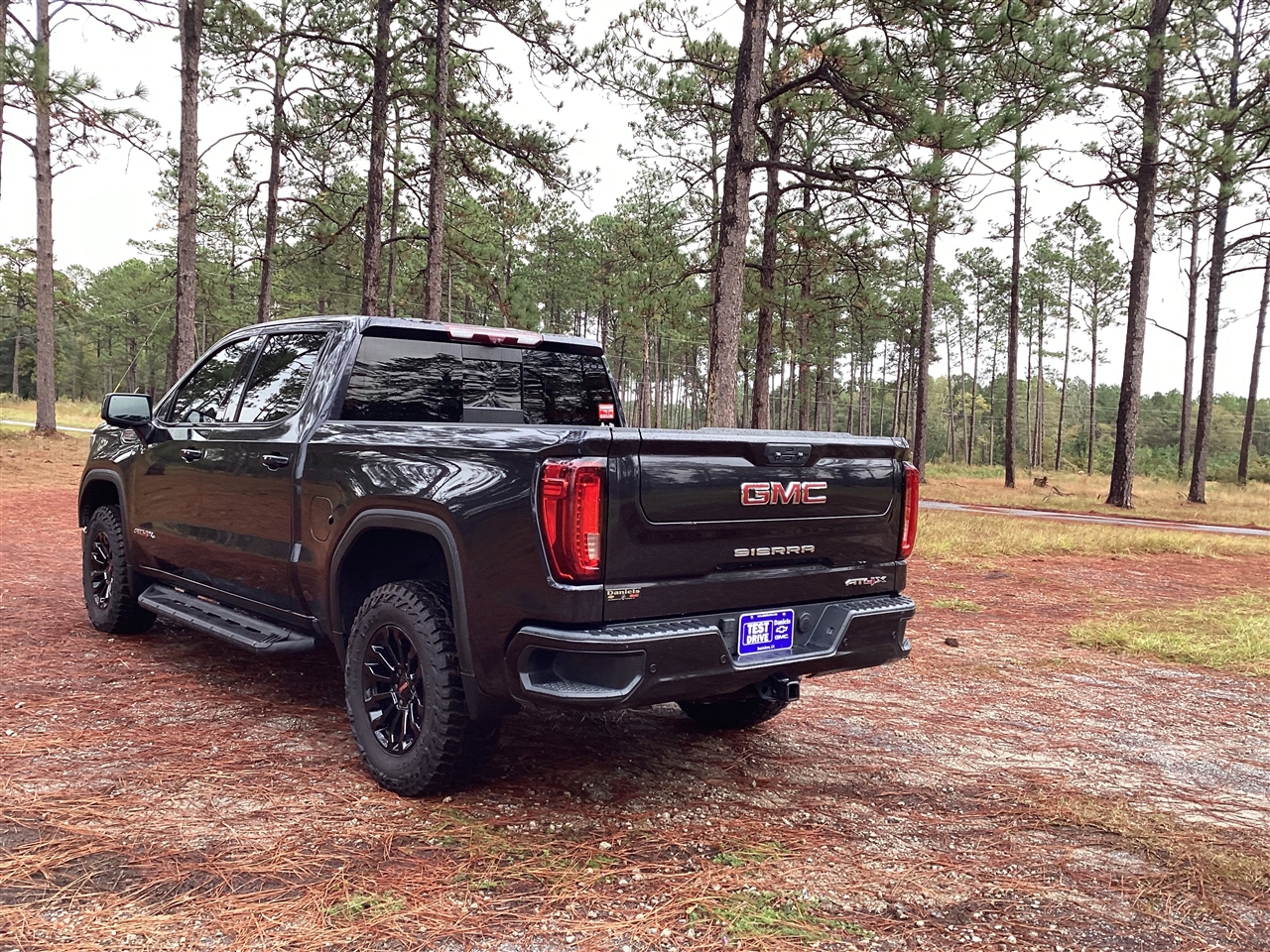 GMC Sierra 1500 4WD Crew Cab 147" AT4X 2023