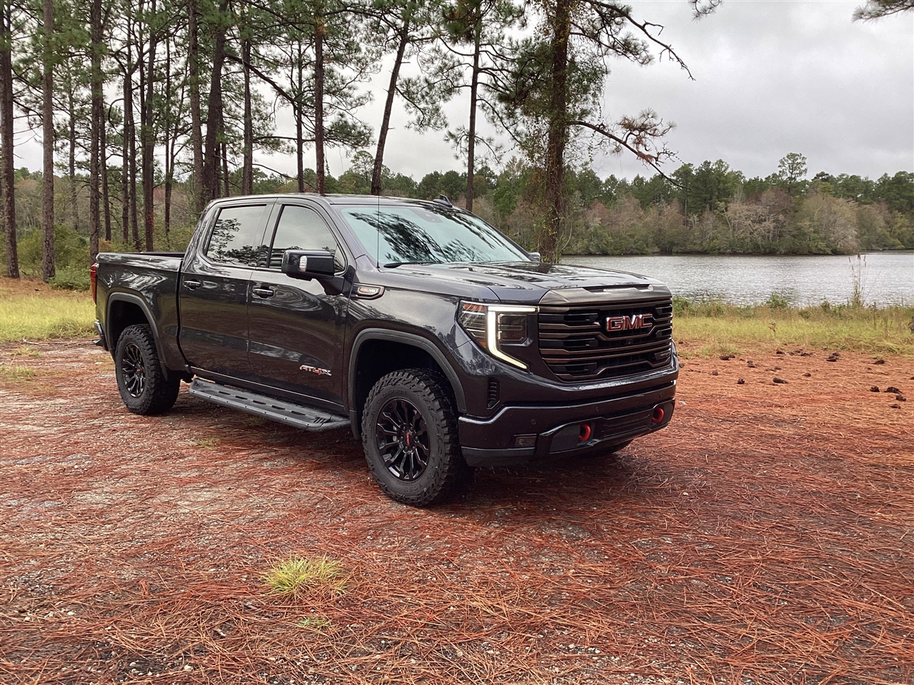 GMC Sierra 1500 4WD Crew Cab 147" AT4X 2023