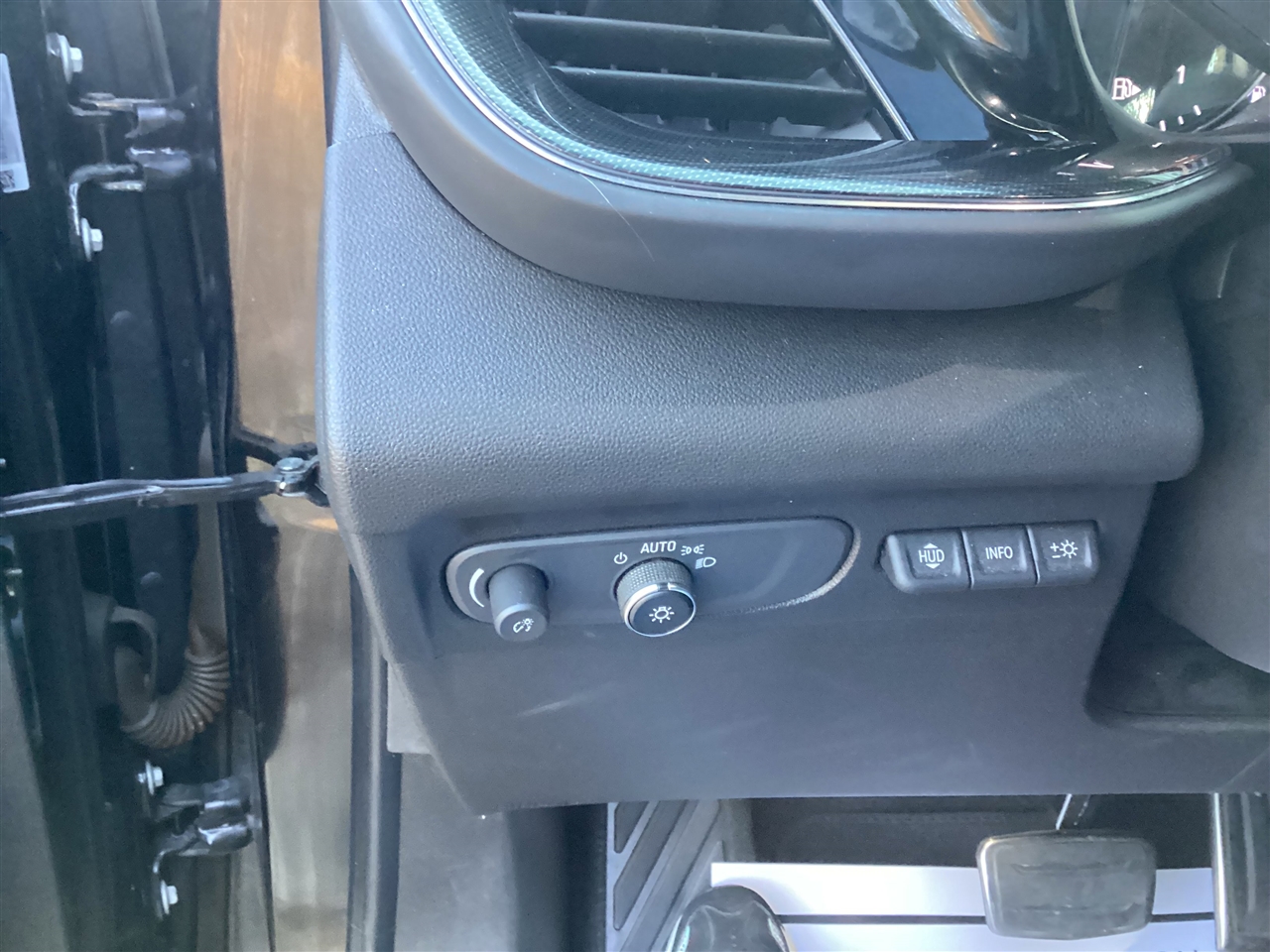 Buick Envision FWD 4dr Essence 2022