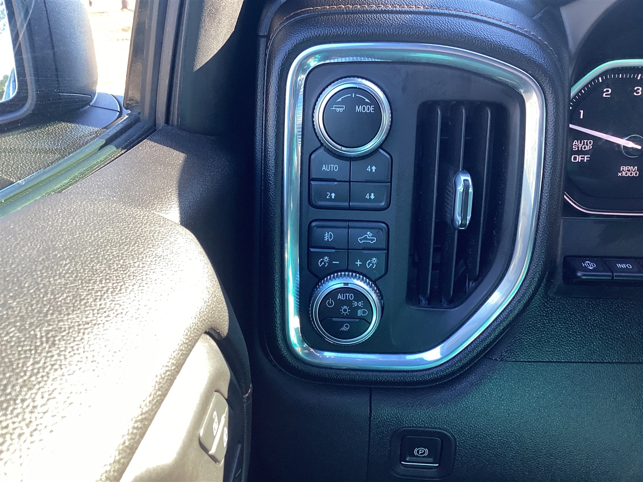 GMC Sierra 1500 4WD Crew Cab 147" AT4 2020