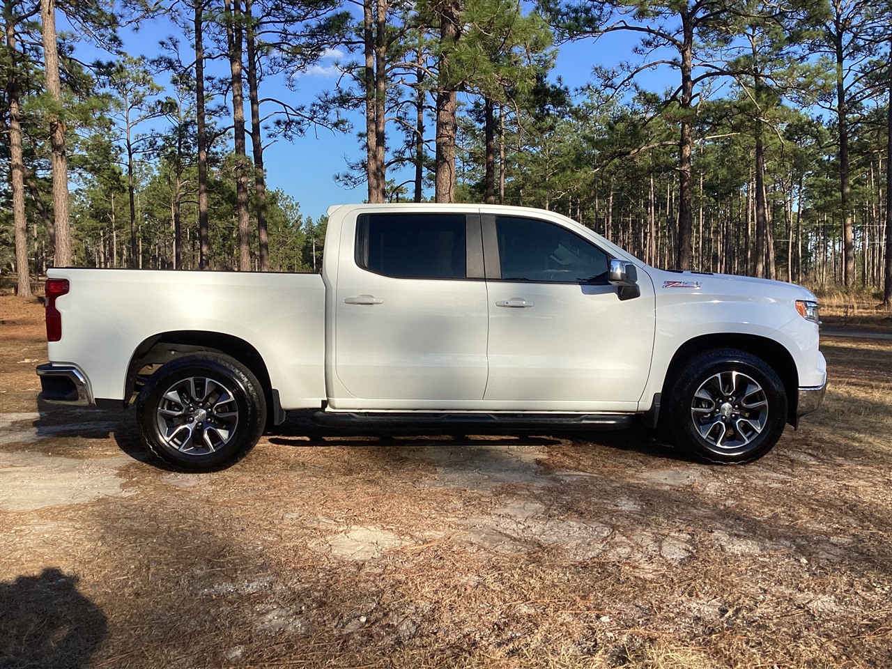 Chevrolet Silverado 1500 4WD Crew Cab 147" LT w/1LT 2022