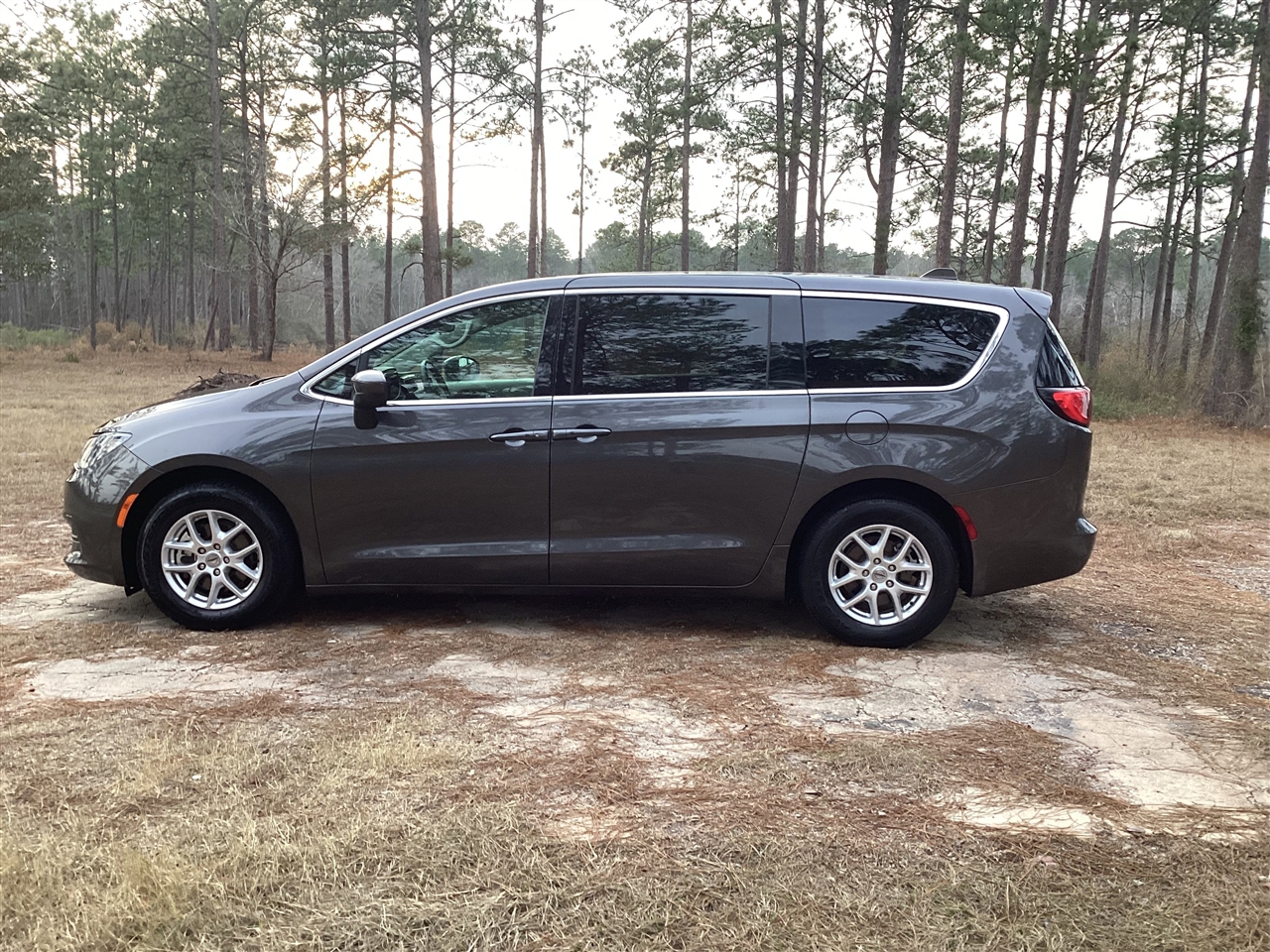 Chrysler Voyager LX FWD 2023