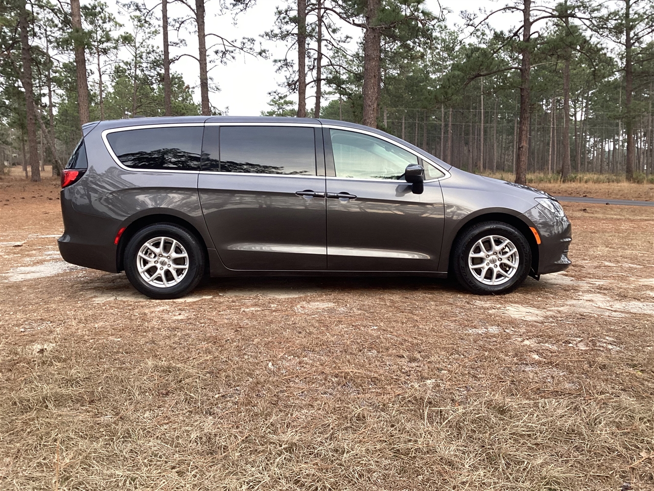 Chrysler Voyager LX FWD 2023
