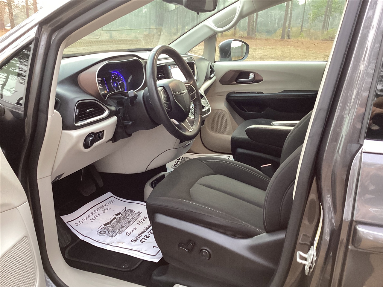 Chrysler Voyager LX FWD 2023