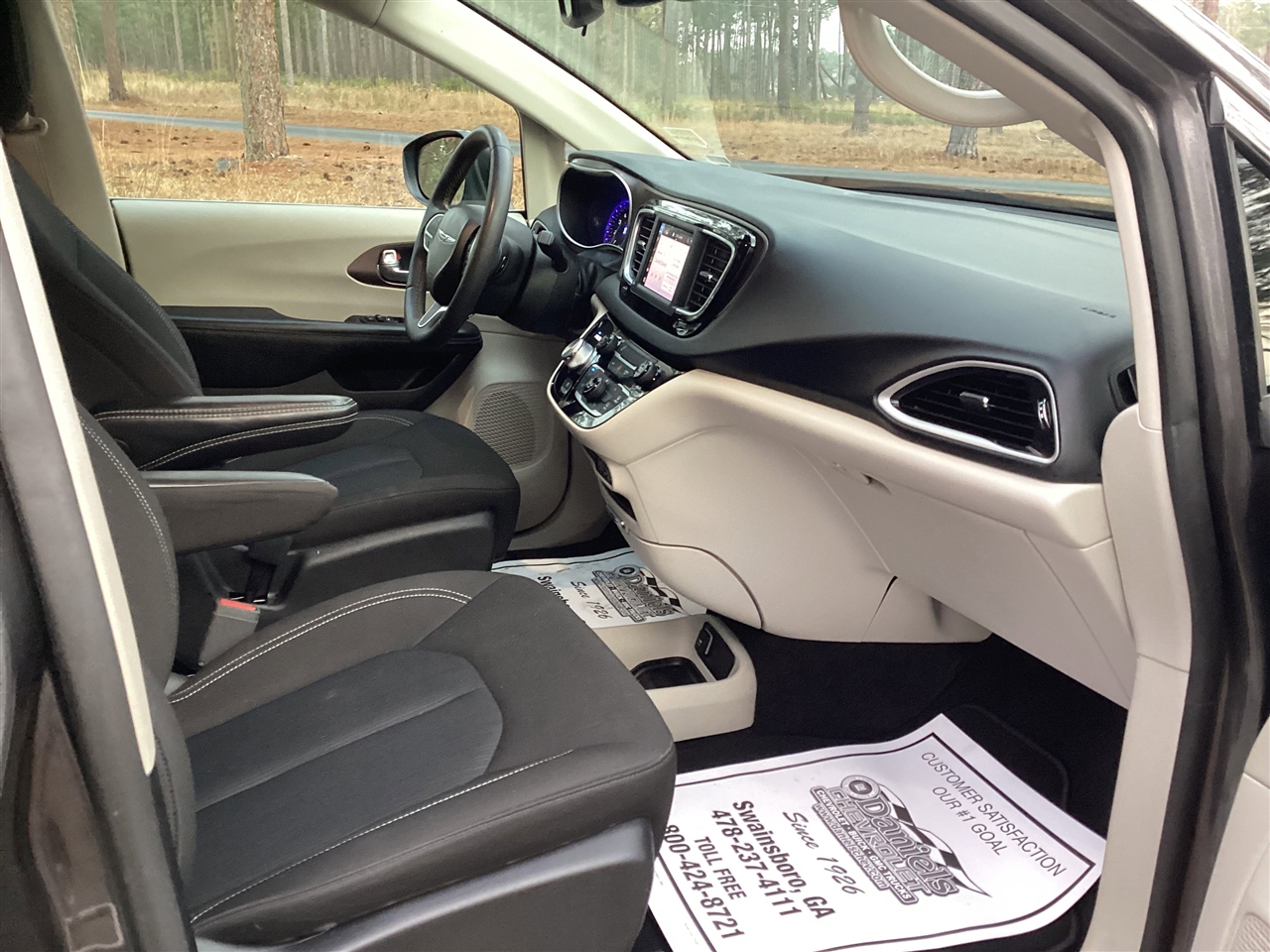 Chrysler Voyager LX FWD 2023