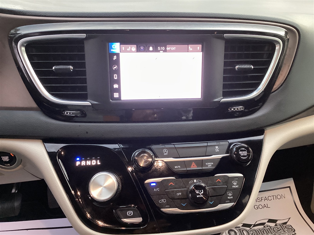 Chrysler Voyager LX FWD 2023