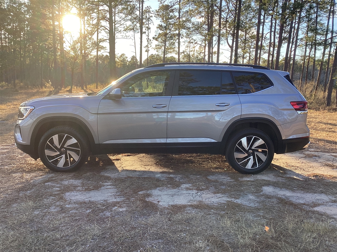 Volkswagen Atlas 2.0T SE w/Technology FWD 2024