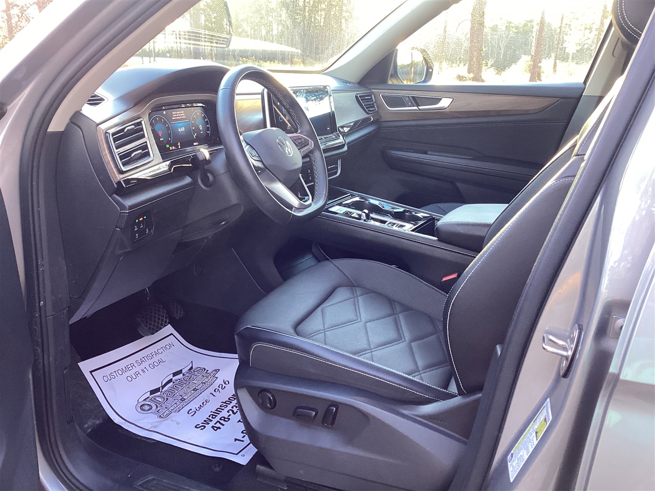 Volkswagen Atlas 2.0T SE w/Technology FWD 2024