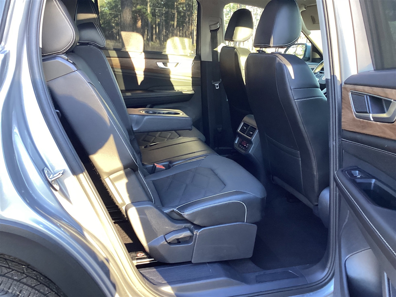 Volkswagen Atlas 2.0T SE w/Technology FWD 2024