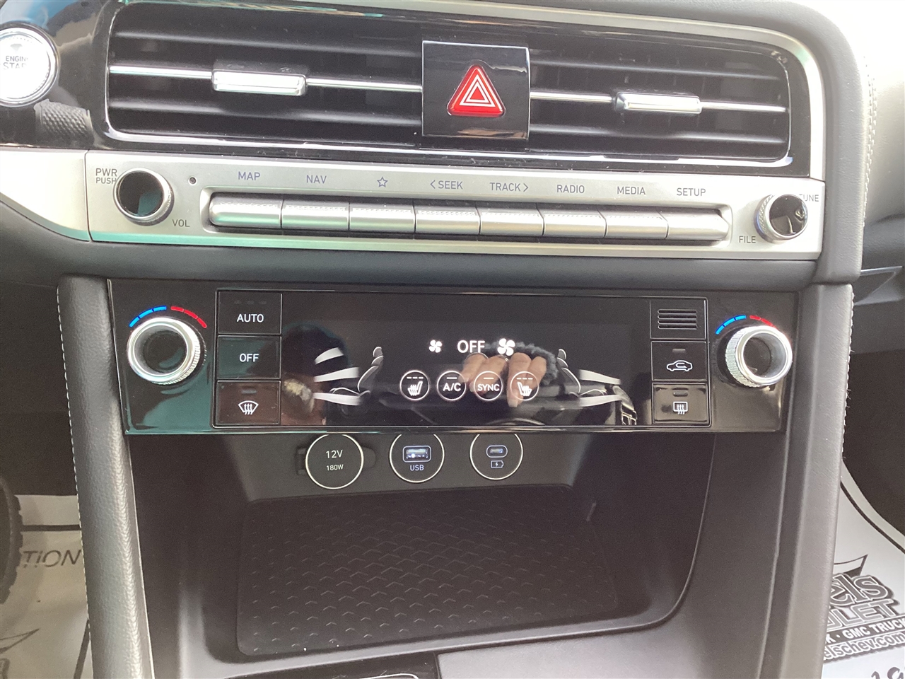 Genesis G70 2.5T RWD 2025