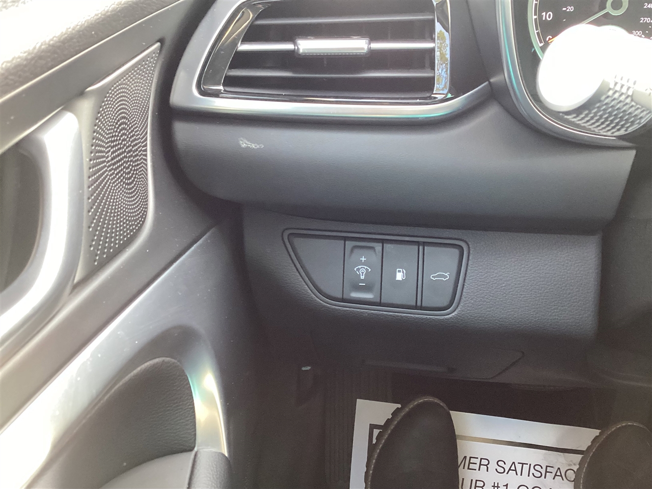 Genesis G70 2.5T RWD 2025