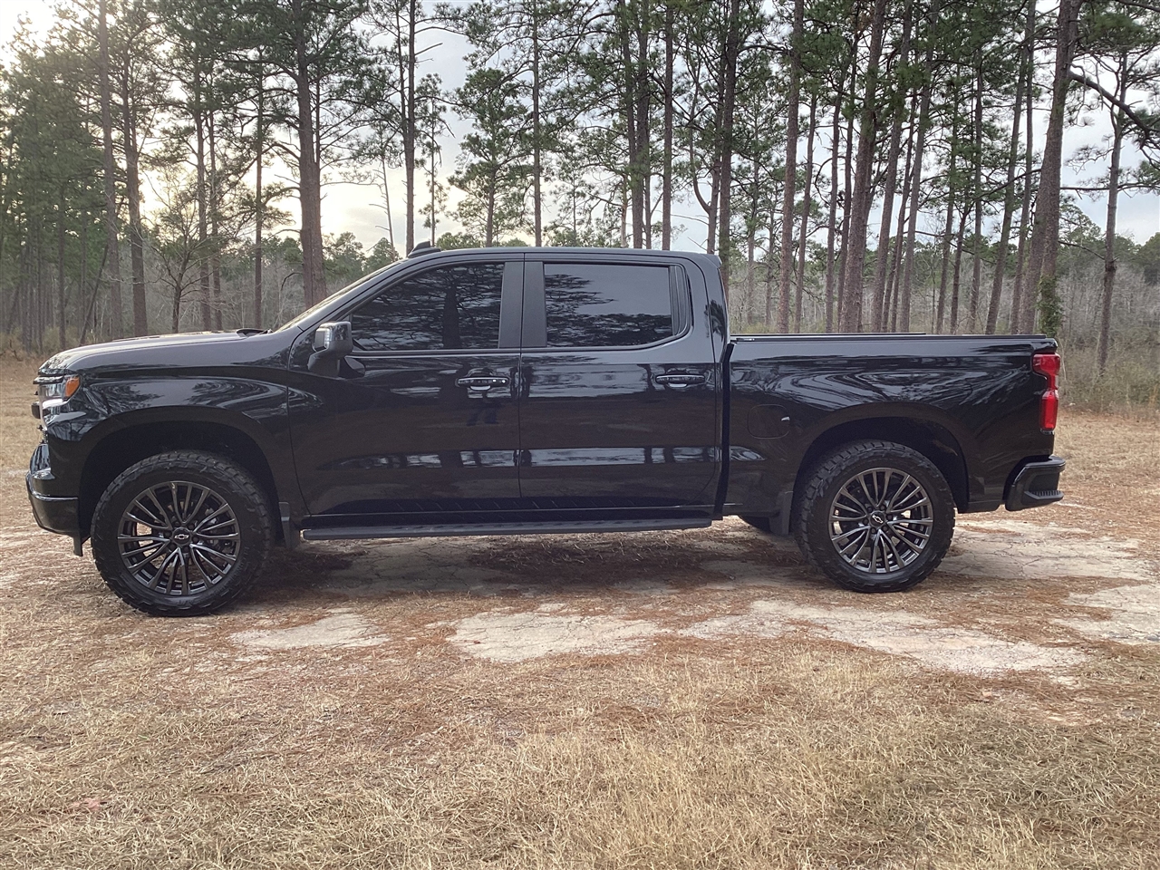 Chevrolet Silverado 1500 4WD Crew Cab 147" RST 2025