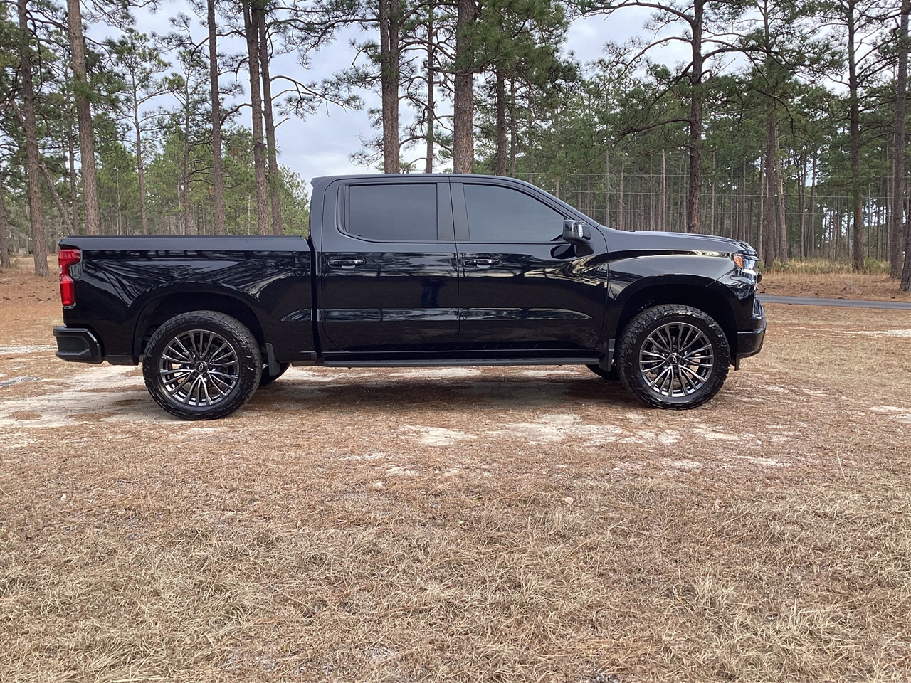 Chevrolet Silverado 1500 4WD Crew Cab 147" RST 2025