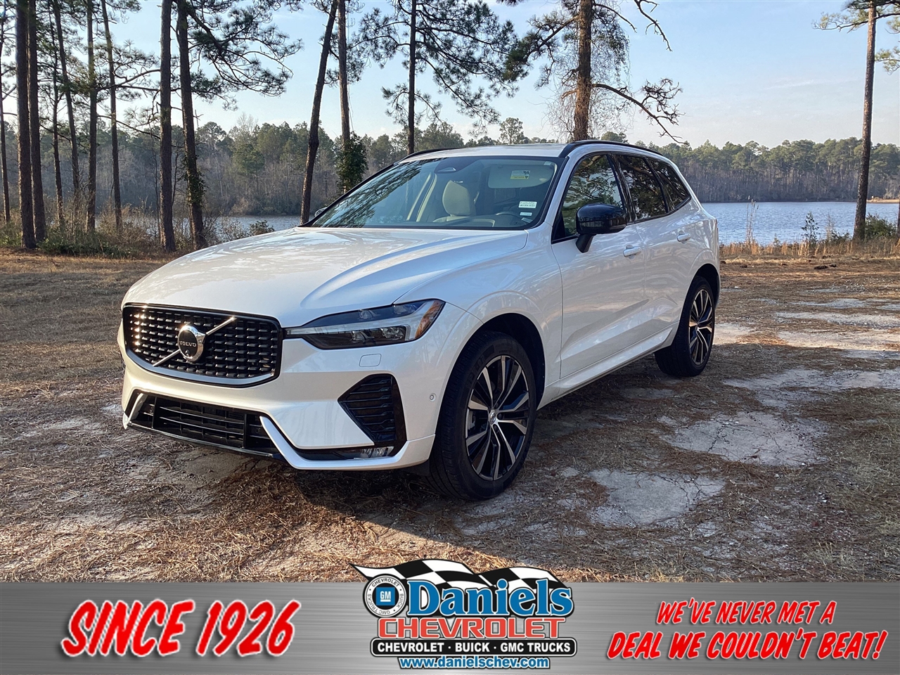 2024 Volvo XC60 B5 AWD Plus Dark Theme