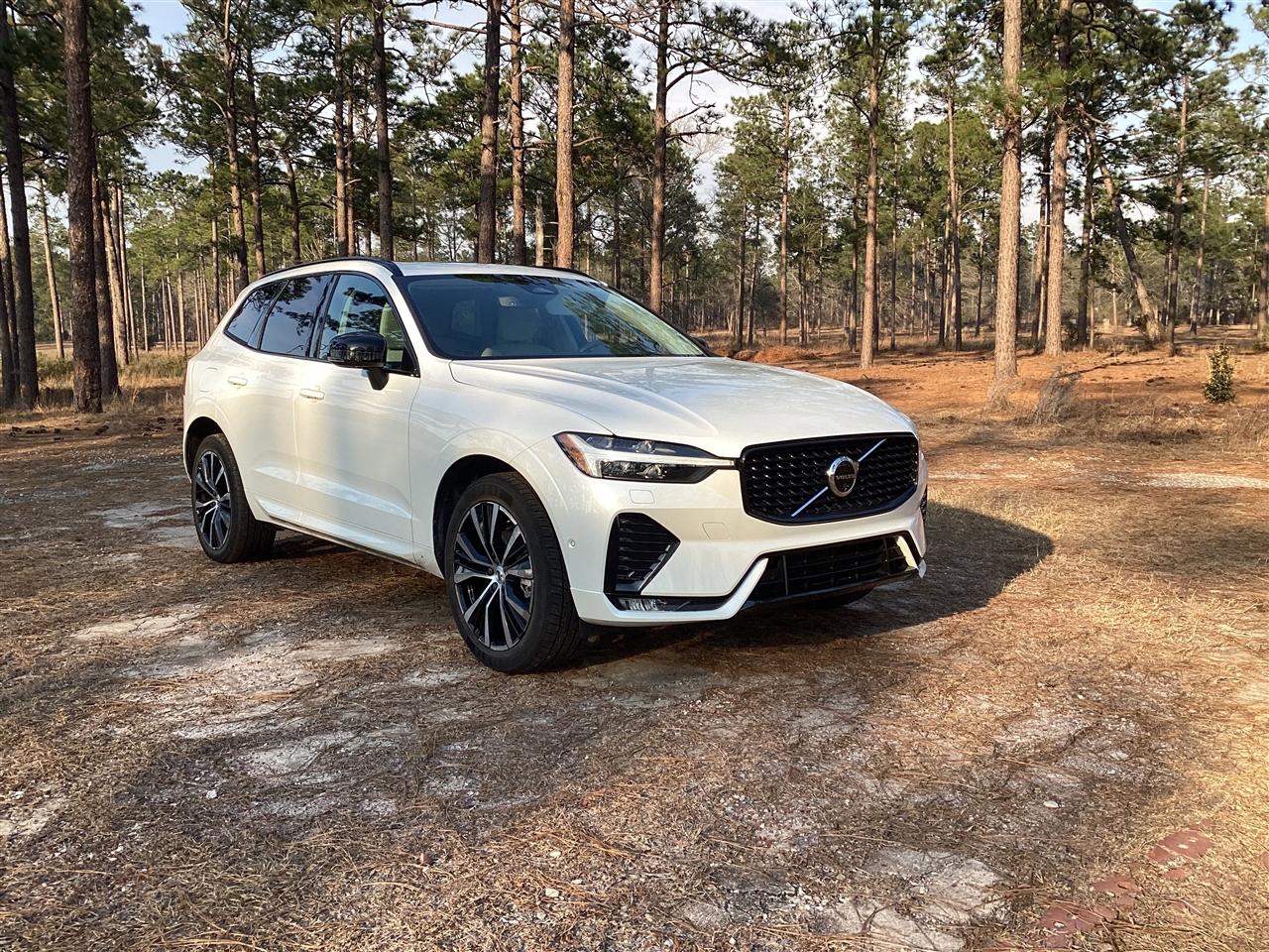 Volvo XC60 B5 AWD Plus Dark Theme 2024