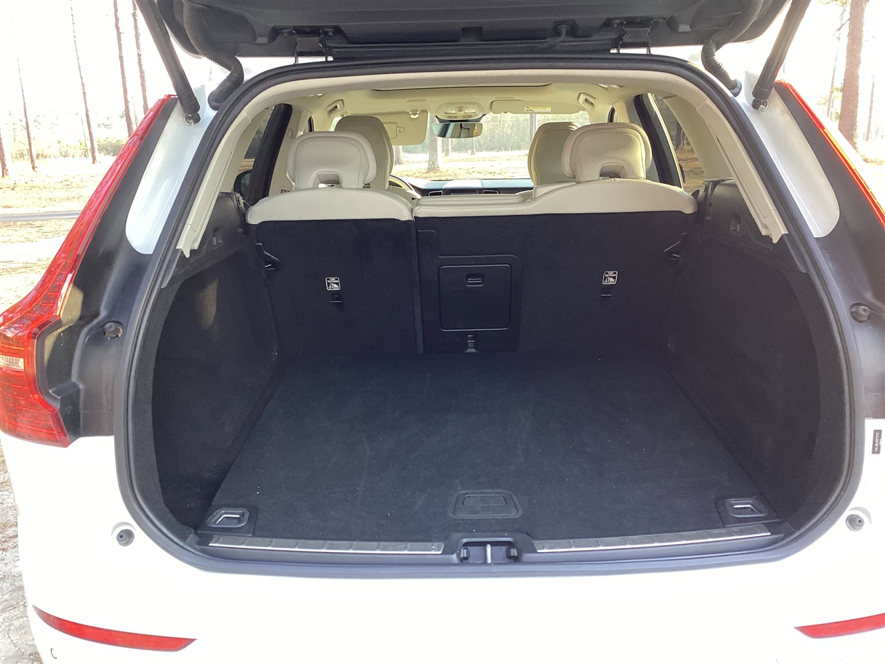 Volvo XC60 B5 AWD Plus Dark Theme 2024