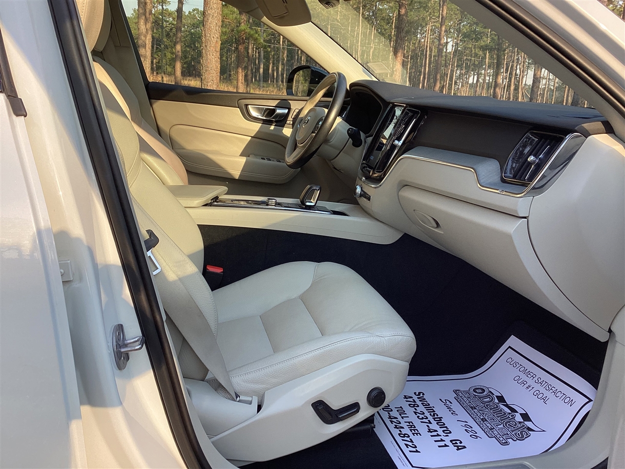 Volvo XC60 B5 AWD Plus Dark Theme 2024