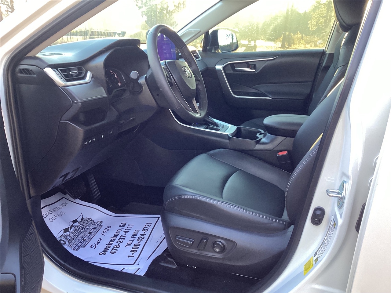 Toyota RAV4 XLE Premium FWD (Natl) 2025