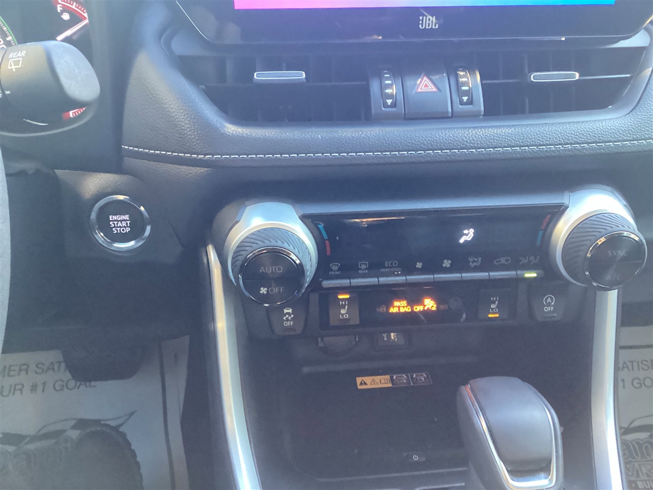 Toyota RAV4 XLE Premium FWD (Natl) 2025