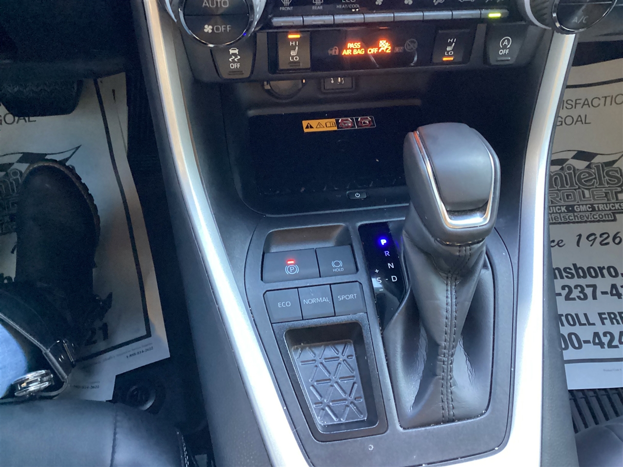 Toyota RAV4 XLE Premium FWD (Natl) 2025