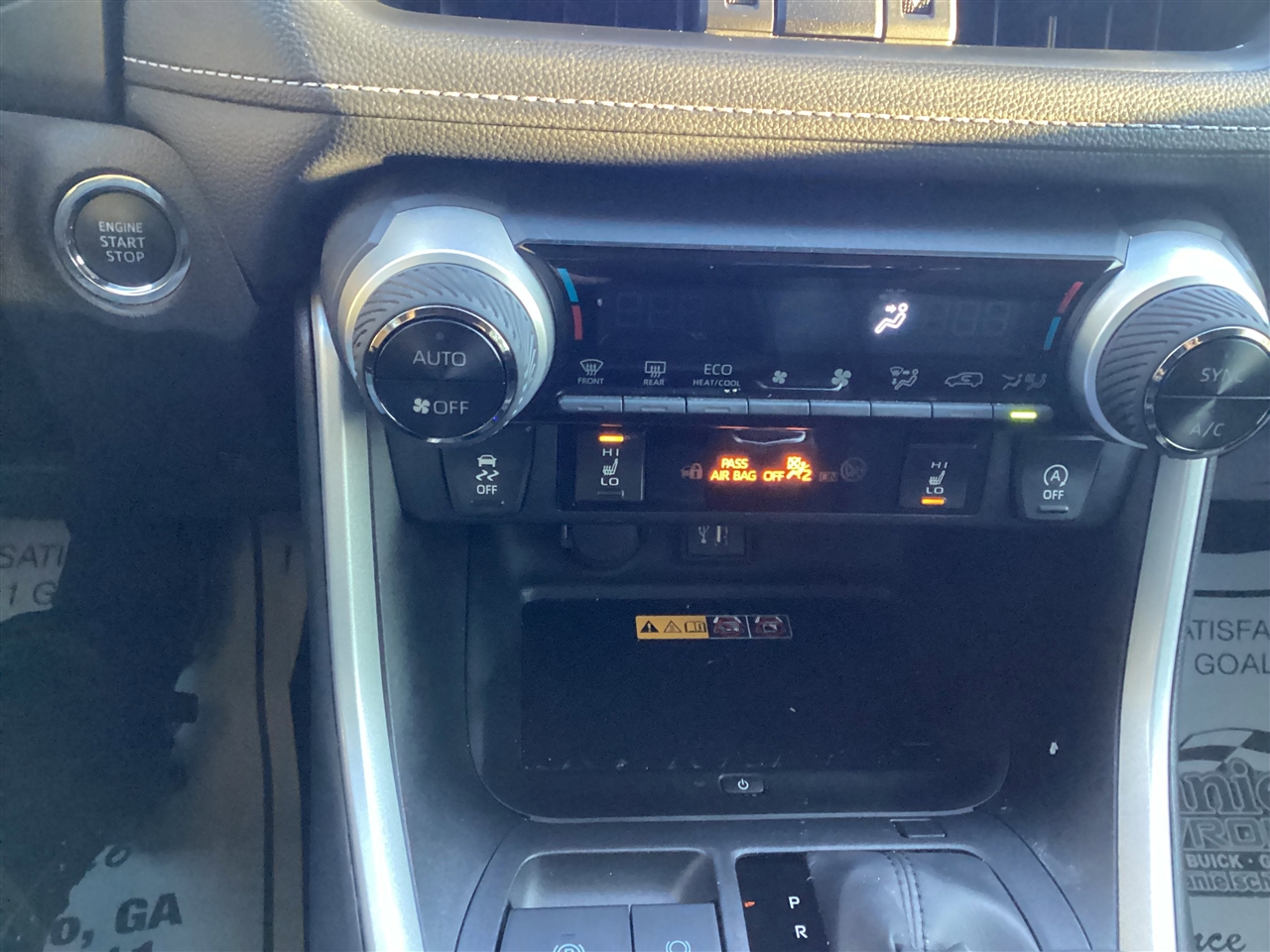 Toyota RAV4 XLE Premium FWD (Natl) 2025