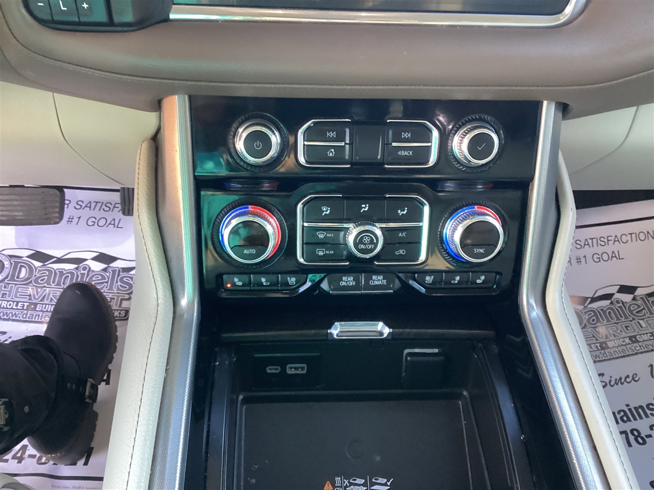 GMC Yukon XL 4WD 4dr Denali 2024