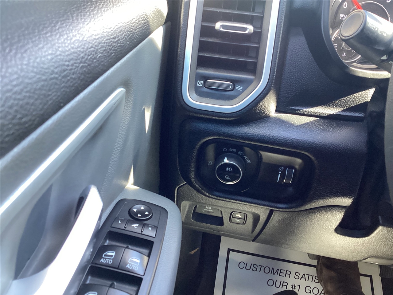 RAM 1500 Big Horn 4x2 Crew Cab 5'7" Box 2020