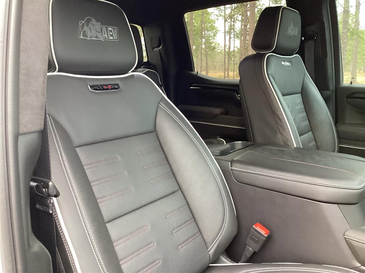 GMC Sierra 1500 4WD Crew Cab 147" AT4X 2024