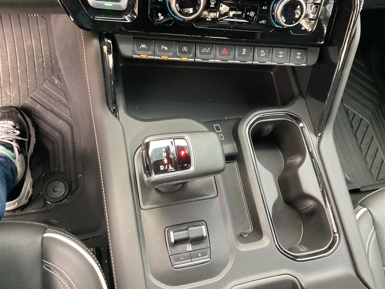 GMC Sierra 1500 4WD Crew Cab 147" AT4X 2024