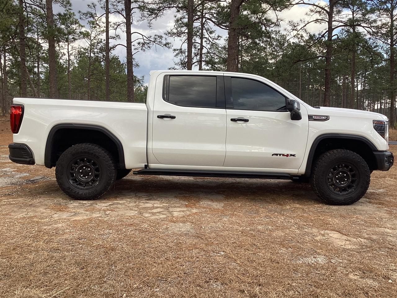 GMC Sierra 1500 4WD Crew Cab 147" AT4X 2024