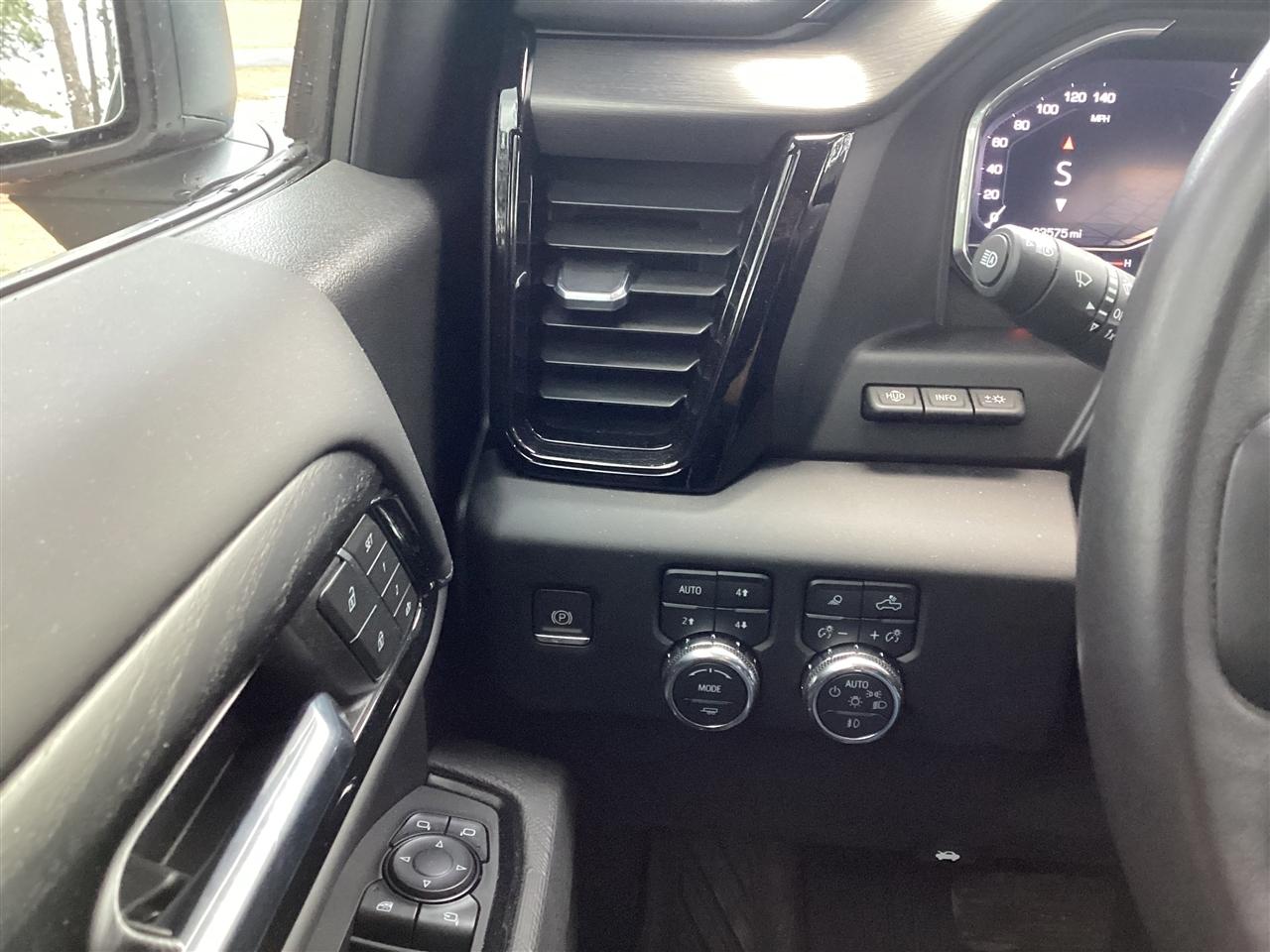 GMC Sierra 1500 4WD Crew Cab 147" AT4X 2024