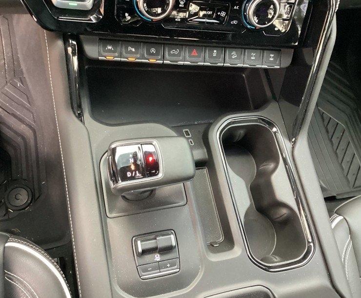 GMC Sierra 1500 4WD Crew Cab 147" AT4X 2024