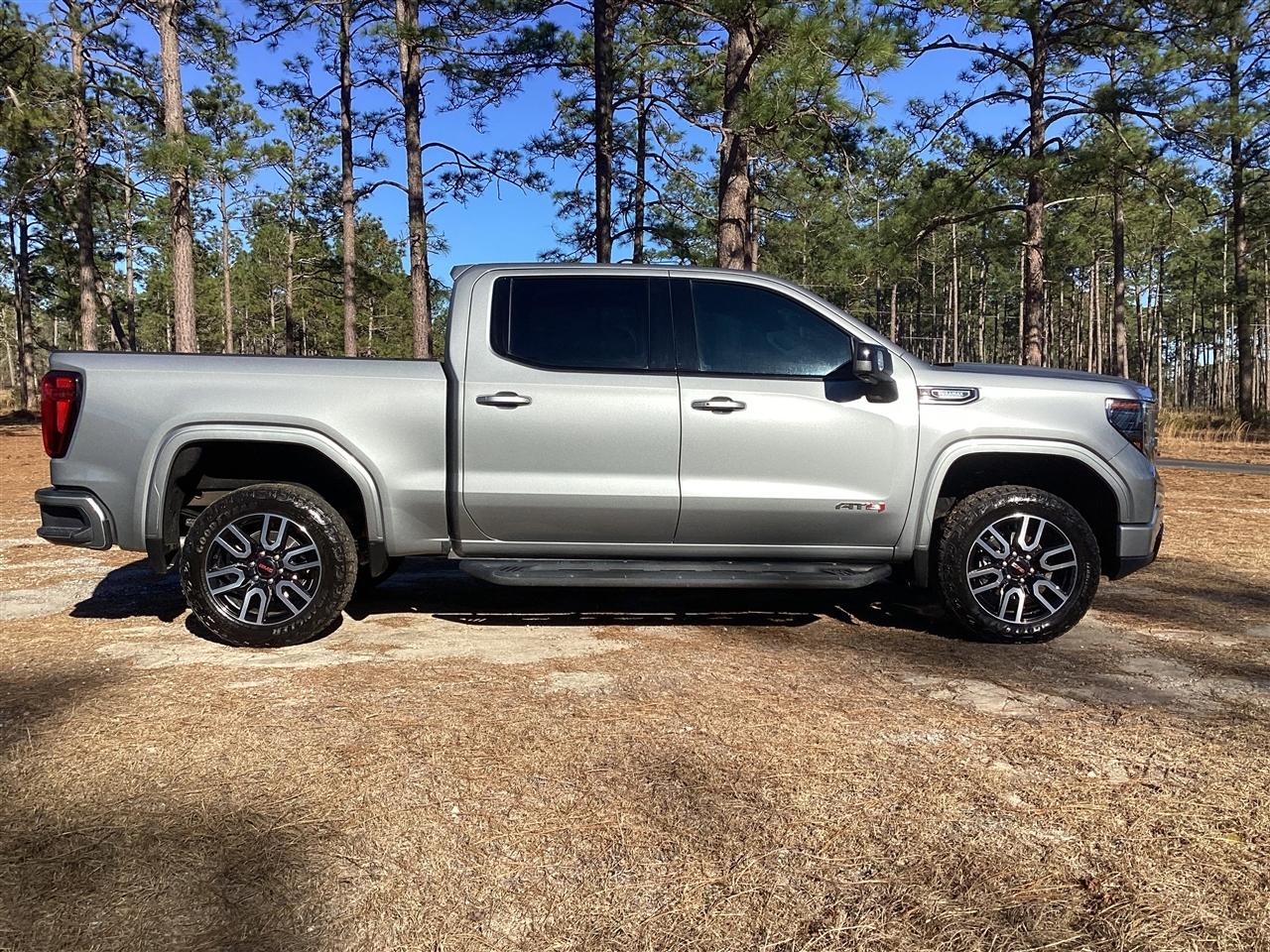 GMC Sierra 1500 4WD Crew Cab 147" AT4 2024