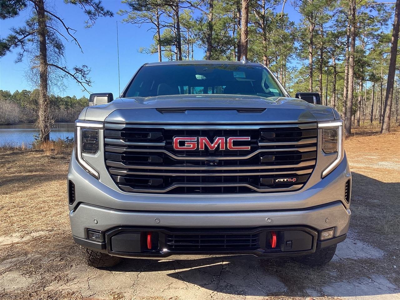 GMC Sierra 1500 4WD Crew Cab 147" AT4 2024