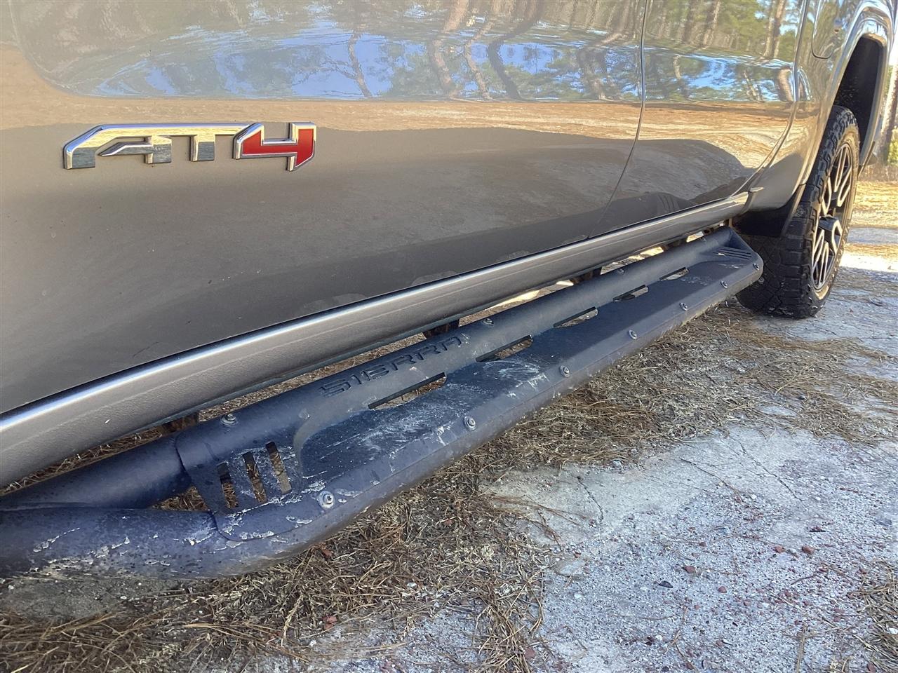 GMC Sierra 1500 4WD Crew Cab 147" AT4 2024