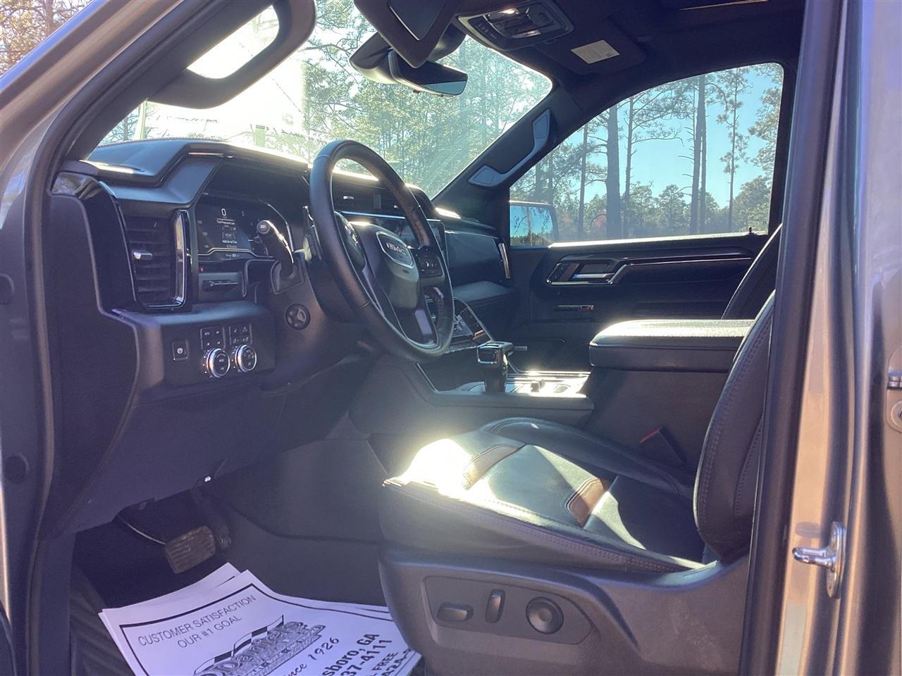 GMC Sierra 1500 4WD Crew Cab 147" AT4 2024