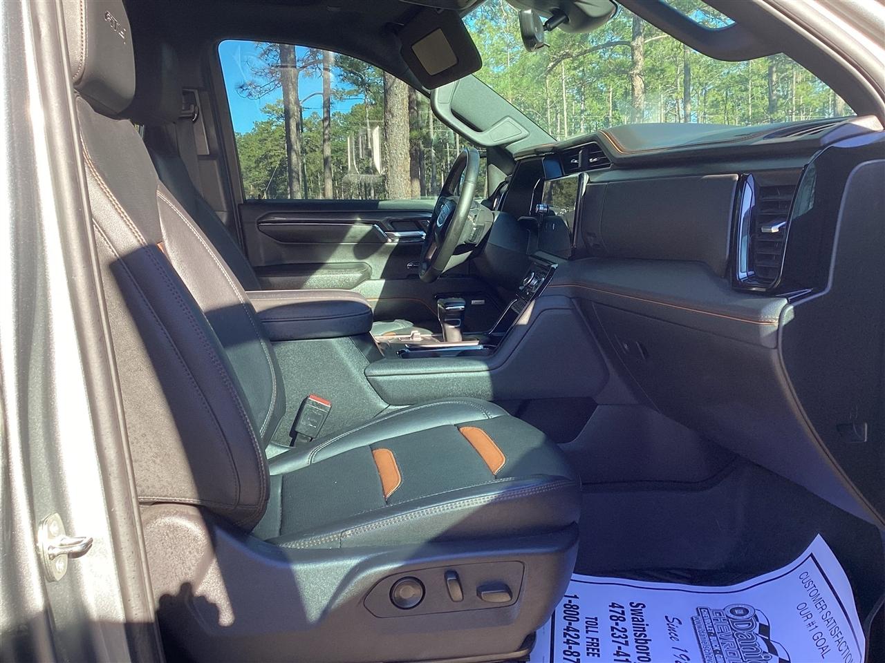 GMC Sierra 1500 4WD Crew Cab 147" AT4 2024