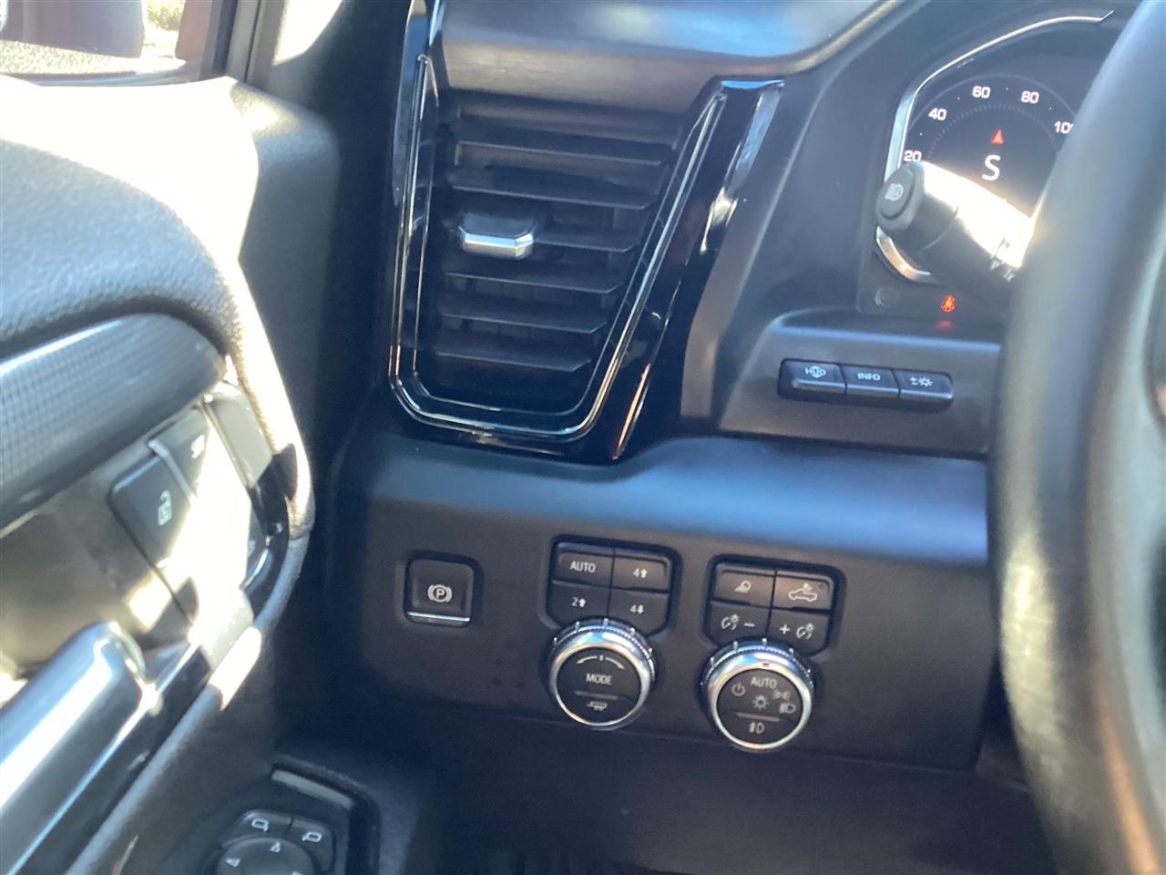 GMC Sierra 1500 4WD Crew Cab 147" AT4 2024