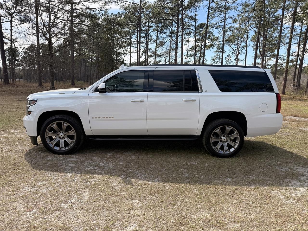 Chevrolet Suburban 2WD 4dr 1500 LT 2017