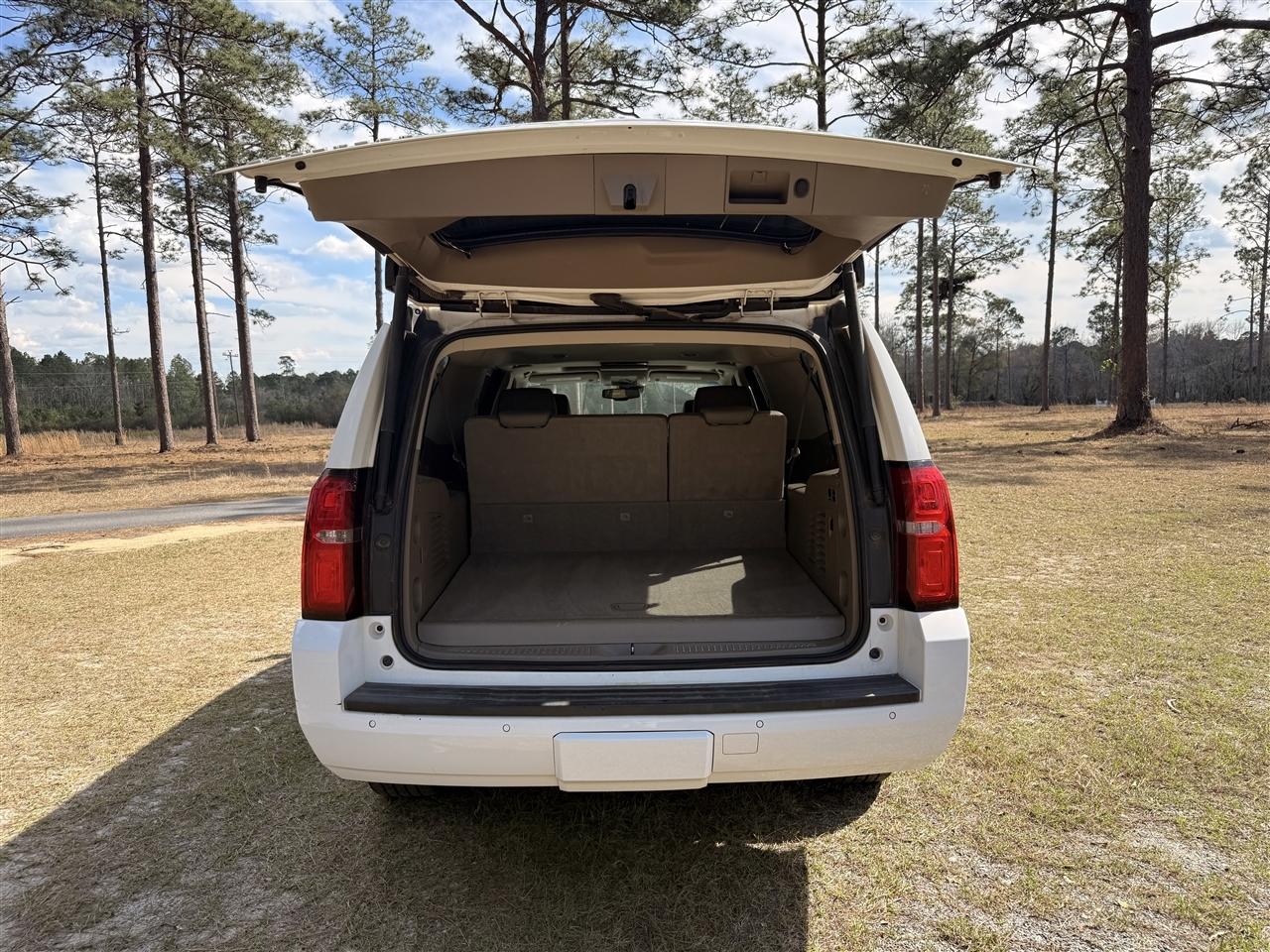 Chevrolet Suburban 2WD 4dr 1500 LT 2017