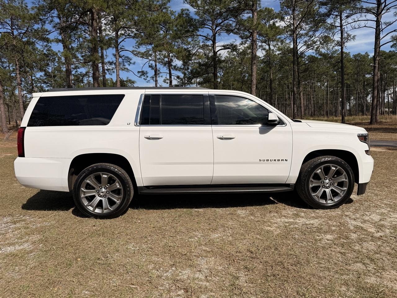 Chevrolet Suburban 2WD 4dr 1500 LT 2017