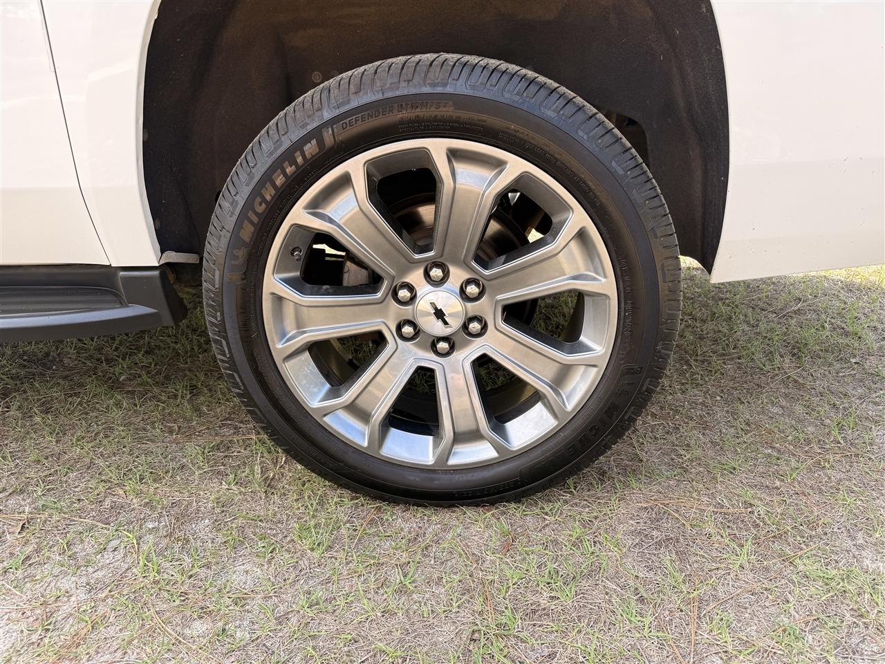 Chevrolet Suburban 2WD 4dr 1500 LT 2017