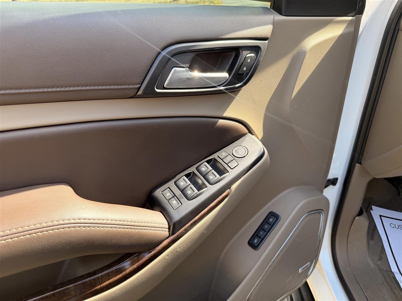 Chevrolet Suburban 2WD 4dr 1500 LT 2017