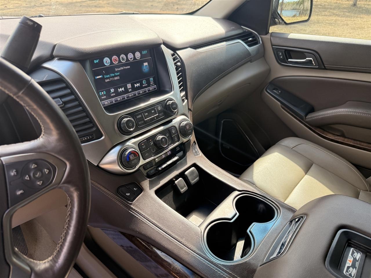 Chevrolet Suburban 2WD 4dr 1500 LT 2017