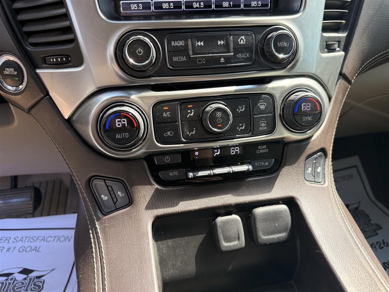 Chevrolet Suburban 2WD 4dr 1500 LT 2017