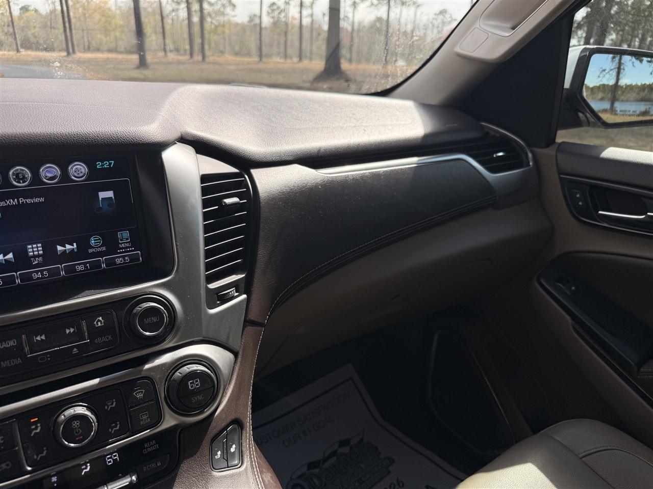 Chevrolet Suburban 2WD 4dr 1500 LT 2017