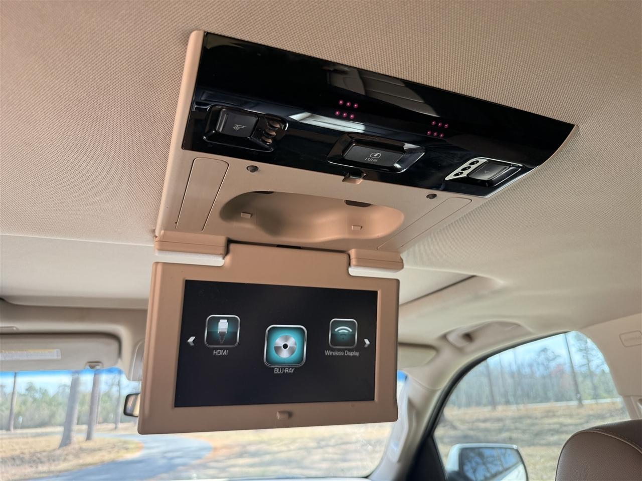 Chevrolet Suburban 2WD 4dr 1500 LT 2017