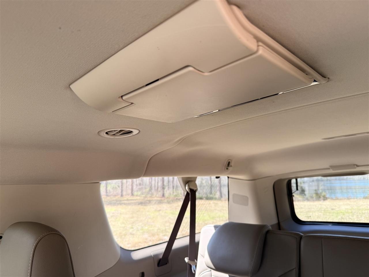 Chevrolet Suburban 2WD 4dr 1500 LT 2017