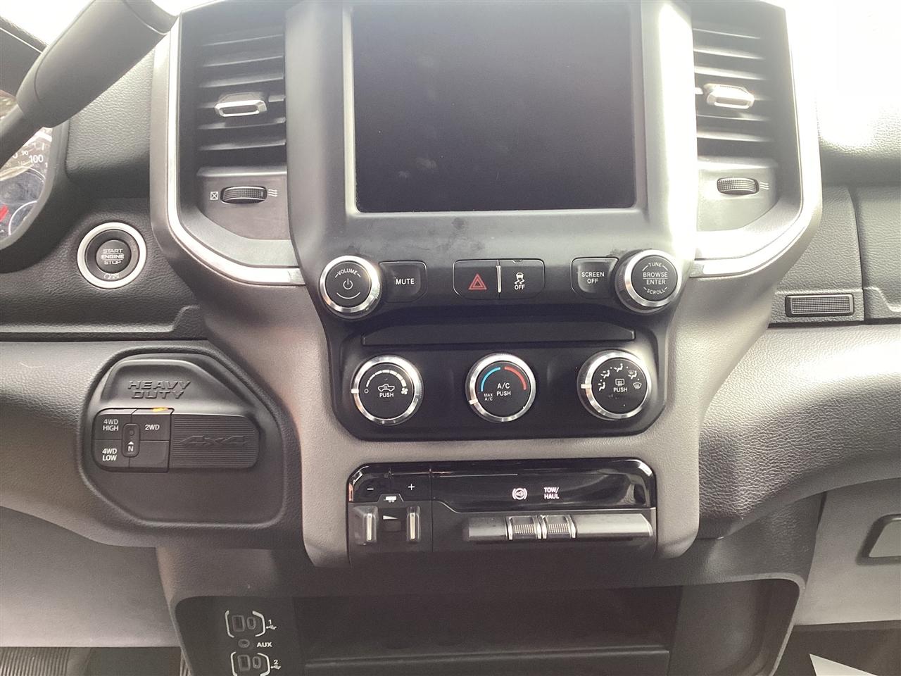 RAM 2500 Big Horn 4x4 Crew Cab 6'4" Box 2024