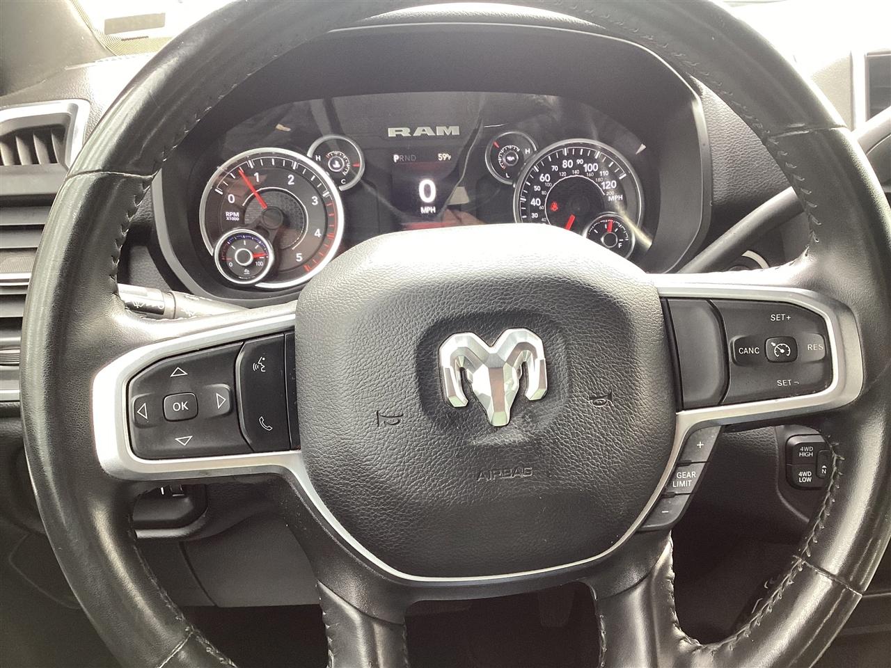 RAM 2500 Big Horn 4x4 Crew Cab 6'4" Box 2024